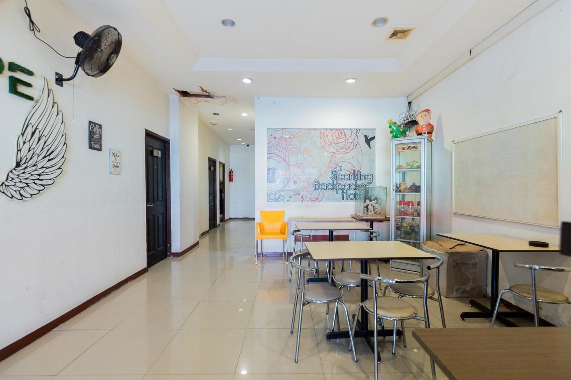 Reddoorz At Sparkling Hotel Surabaya Exterior photo
