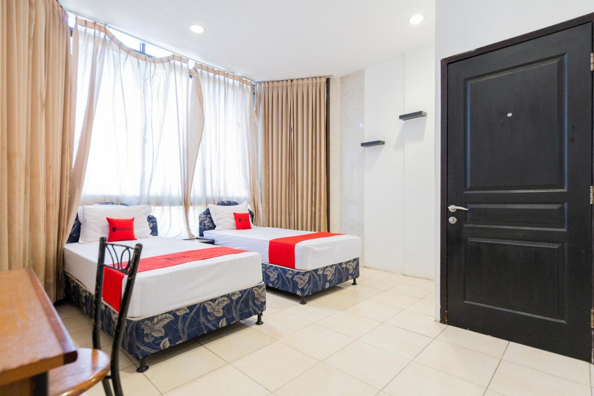 Reddoorz At Sparkling Hotel Surabaya Exterior photo