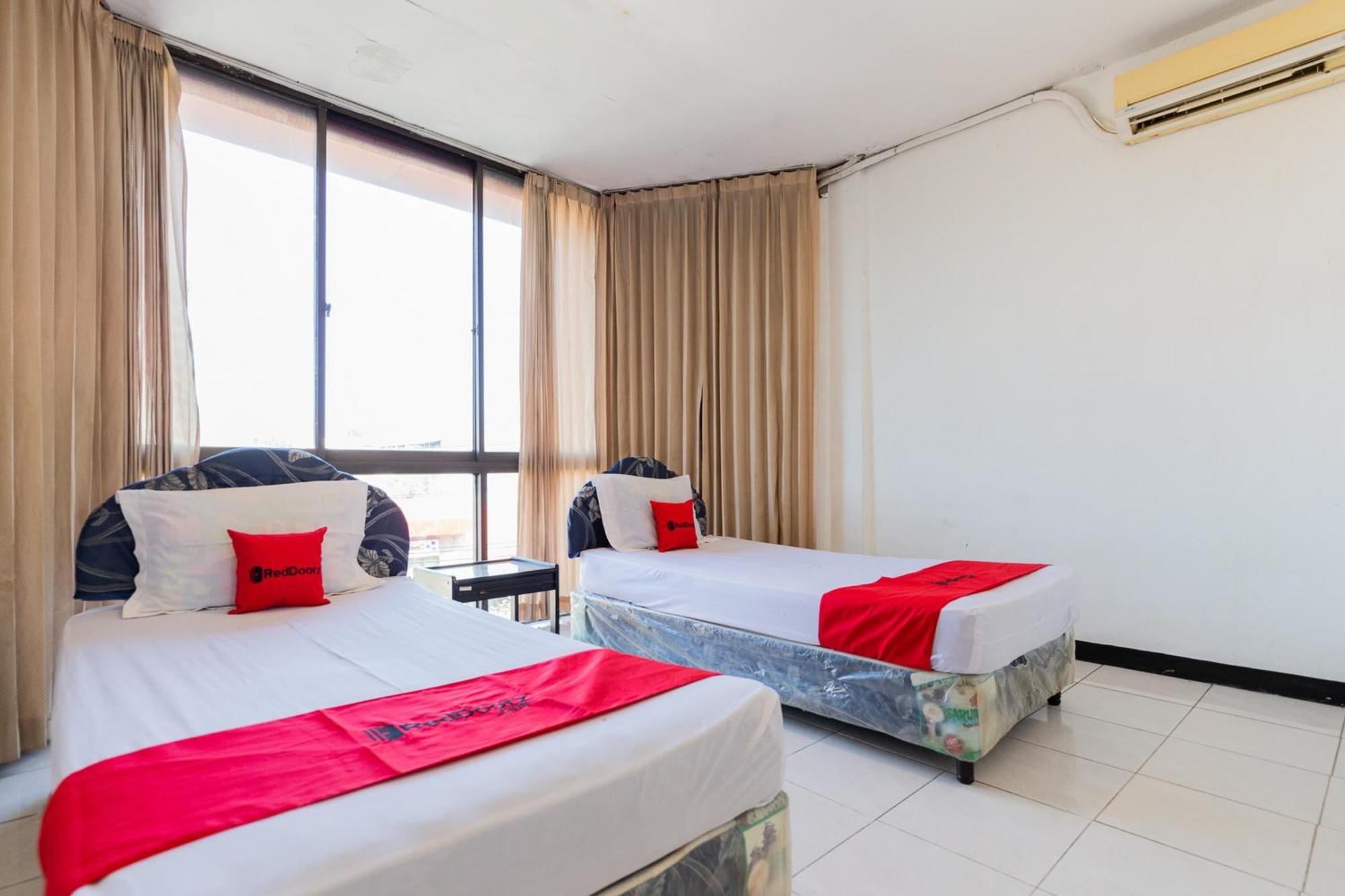 Reddoorz At Sparkling Hotel Surabaya Exterior photo