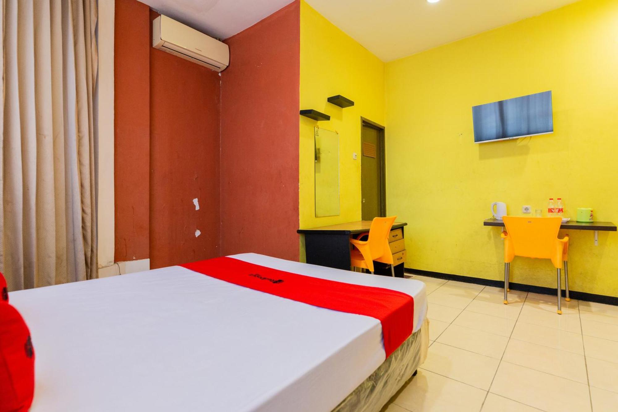 Reddoorz At Sparkling Hotel Surabaya Exterior photo