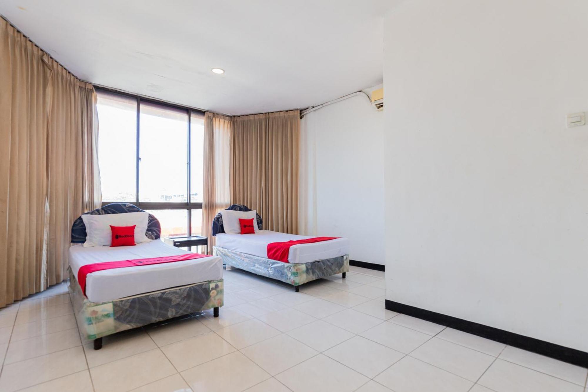 Reddoorz At Sparkling Hotel Surabaya Exterior photo