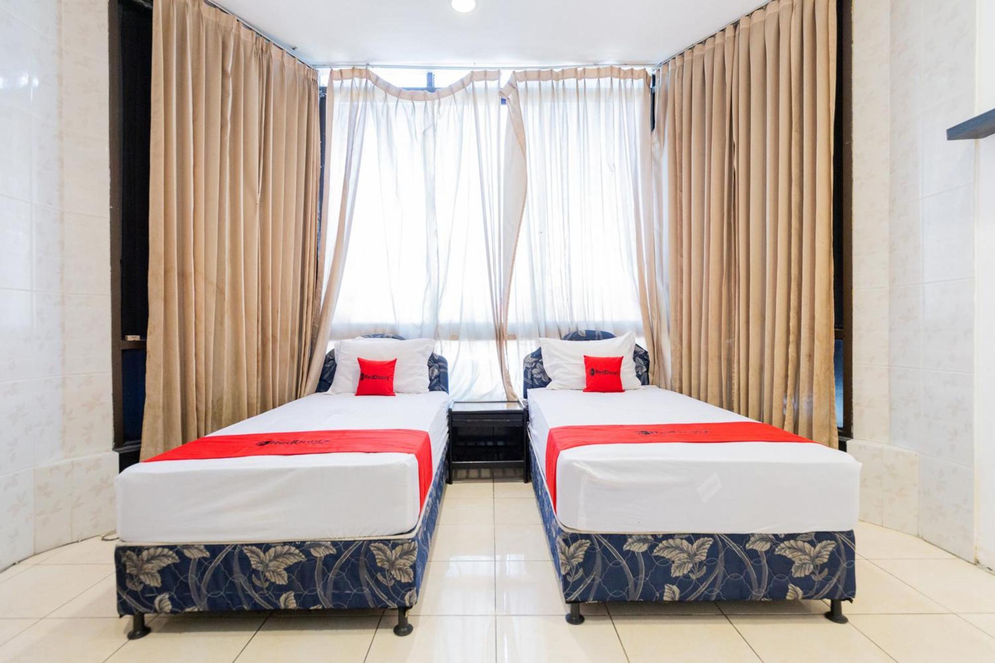 Reddoorz At Sparkling Hotel Surabaya Exterior photo