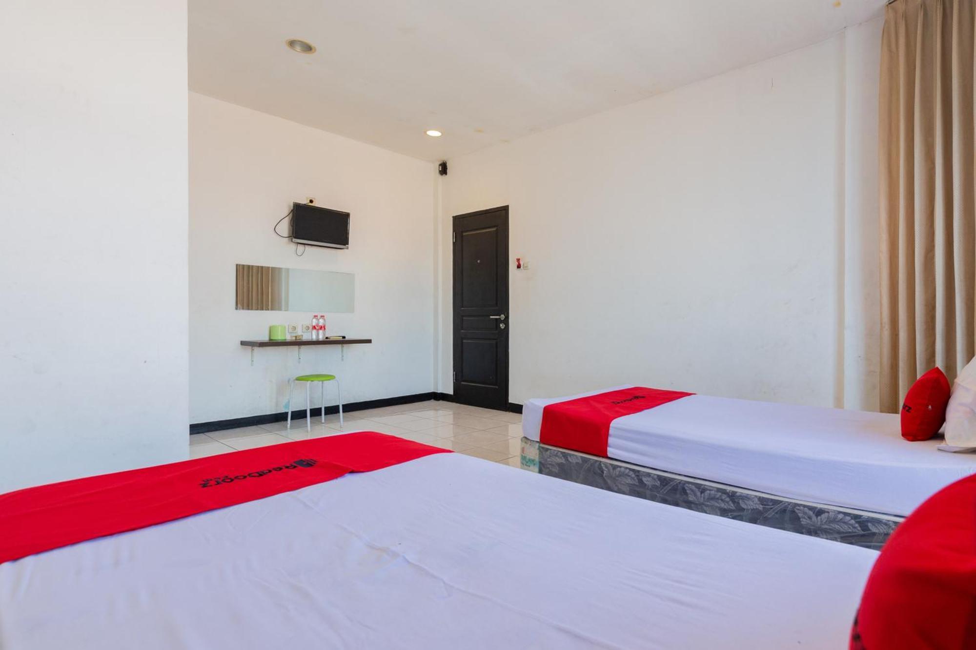 Reddoorz At Sparkling Hotel Surabaya Exterior photo