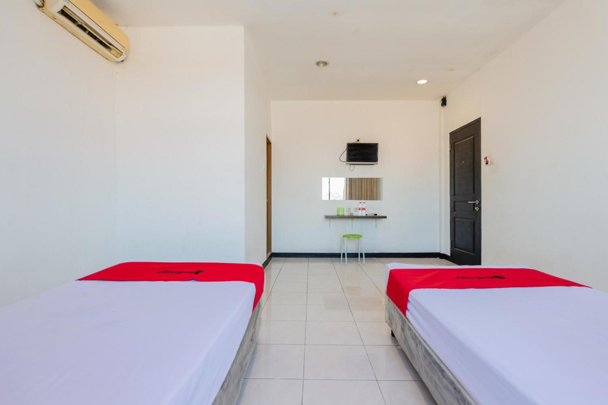 Reddoorz At Sparkling Hotel Surabaya Exterior photo