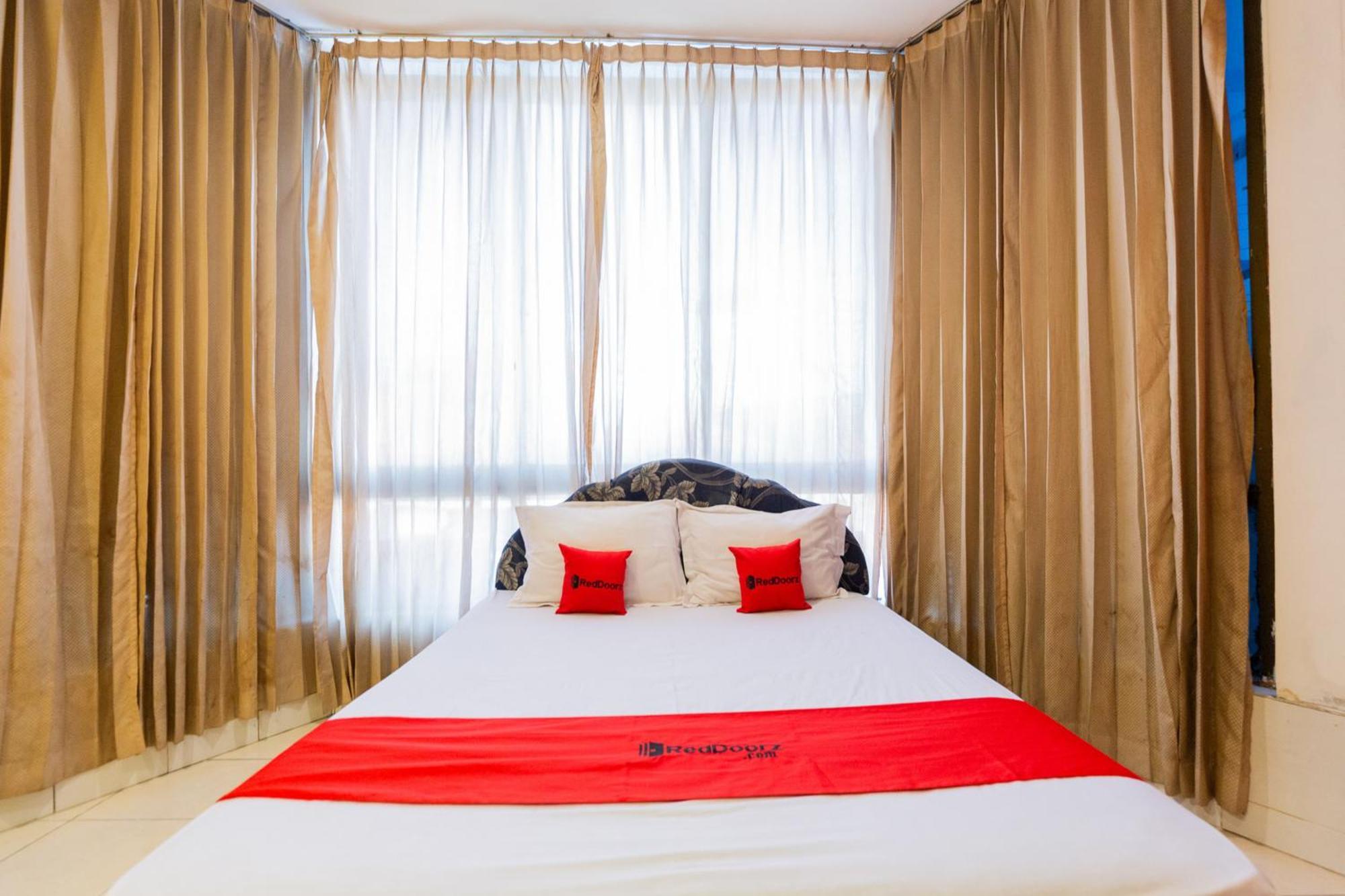 Reddoorz At Sparkling Hotel Surabaya Exterior photo
